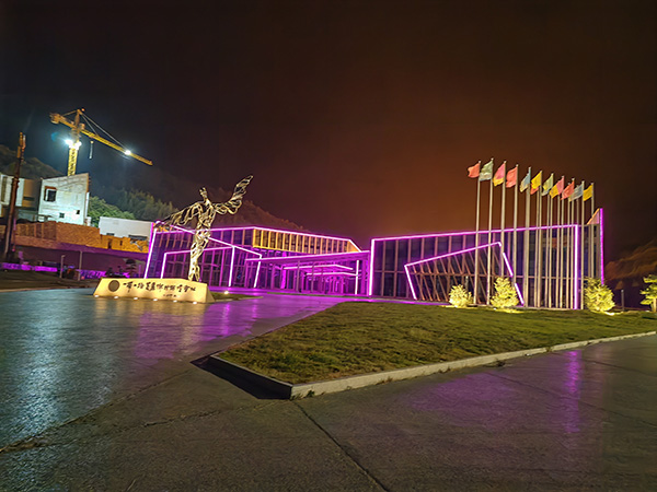 城市亮化是现代城市建设的重要组成部分，它不仅可以美化城市的夜景，还能提升城市的整体形象。随着科技的不断进步，城市亮化也得到了更多的关注和创新。本文将介绍一些关于城市亮化的创意和技术，帮助读者了解武都城市亮化的重要性以及如何进行武都城市亮化的规划和实施。